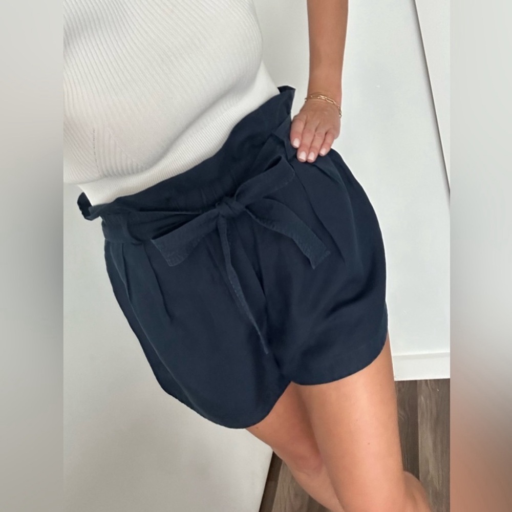 FRAME Belted Paperbag Linen-Blend Pocket Shorts